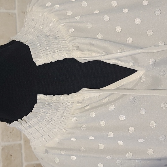 Chenault Women's White Short Sleeve Lightweight Blouse (Sz M) - Picture 2 of 11